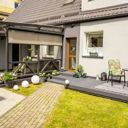 ホームステイ U Ewy! Goscinne Z Darmowym Parkingiem! Duze Ogrodzone Podworko! Centrum Ustki! Blisko Plazy! *