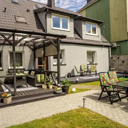 ホームステイ U Ewy! Goscinne Z Darmowym Parkingiem! Duze Ogrodzone Podworko! Centrum Ustki! Blisko Plazy! *