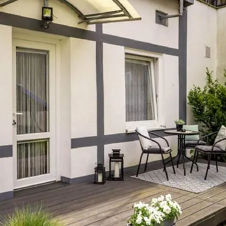 U Ewy! Goscinne Z Darmowym Parkingiem! Duze Ogrodzone Podworko! Centrum Ustki! Blisko Plazy! ウストカ