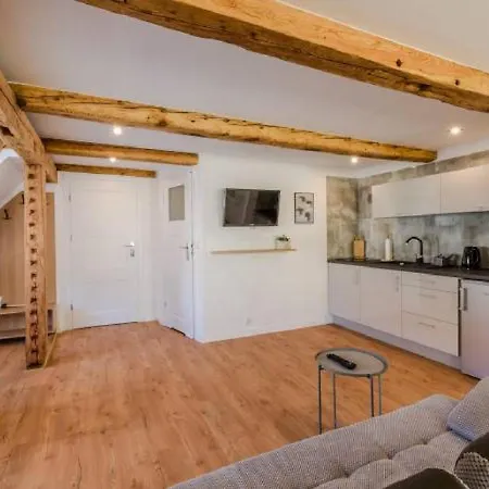 U Ewy! Goscinne Z Darmowym Parkingiem! Duze Ogrodzone Podworko! Centrum Ustki! Blisko Plazy! * ウストカ