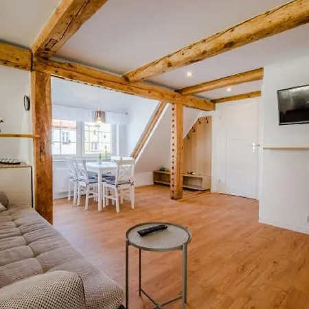 ホームステイ U Ewy! Goscinne Z Darmowym Parkingiem! Duze Ogrodzone Podworko! Centrum Ustki! Blisko Plazy! ウストカ