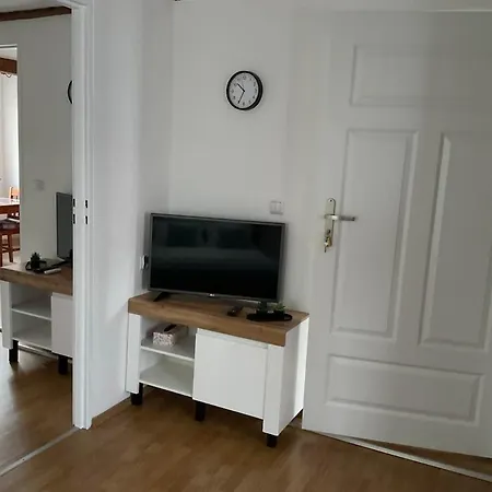 U Ewy! Goscinne Z Darmowym Parkingiem! Duze Ogrodzone Podworko! Centrum Ustki! Blisko Plazy! ホームステイ ウストカ