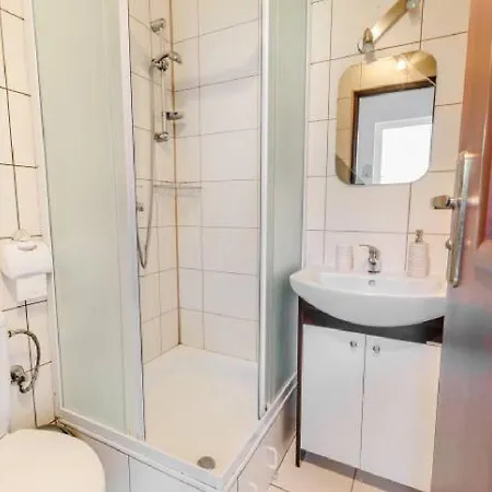 U Ewy! Goscinne Z Darmowym Parkingiem! Duze Ogrodzone Podworko! Centrum Ustki! Blisko Plazy! *