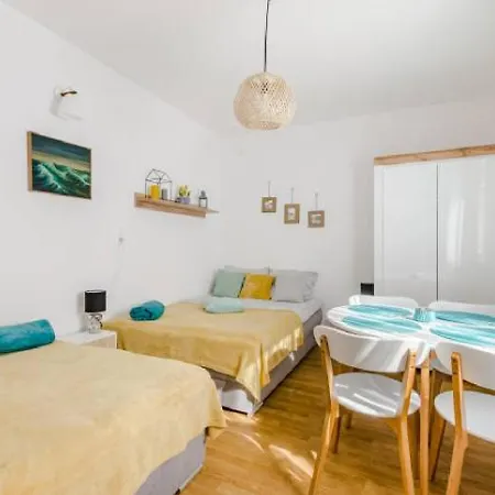 U Ewy! Goscinne Z Darmowym Parkingiem! Duze Ogrodzone Podworko! Centrum Ustki! Blisko Plazy! * ウストカ