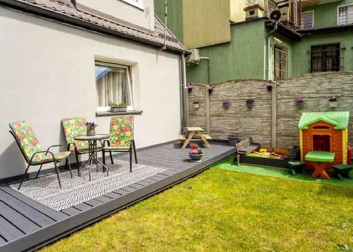 U Ewy! Goscinne Z Darmowym Parkingiem! Duze Ogrodzone Podworko! Centrum Ustki! Blisko Plazy! *