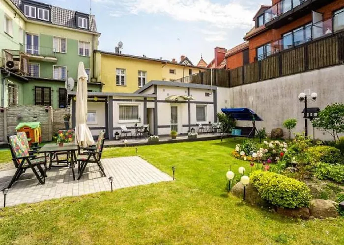 U Ewy! Goscinne Z Darmowym Parkingiem! Duze Ogrodzone Podworko! Centrum Ustki! Blisko Plazy! *