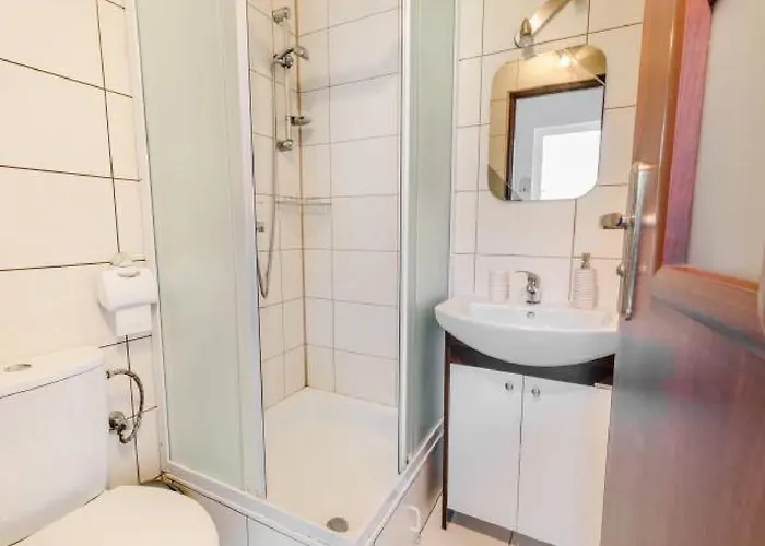 U Ewy! Goscinne Z Darmowym Parkingiem! Duze Ogrodzone Podworko! Centrum Ustki! Blisko Plazy! *