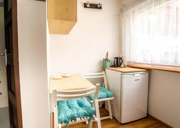 U Ewy! Goscinne Z Darmowym Parkingiem! Duze Ogrodzone Podworko! Centrum Ustki! Blisko Plazy! * Устка