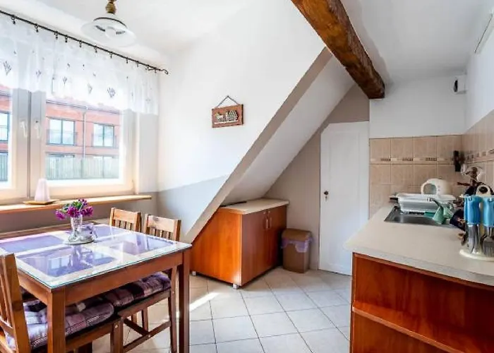 U Ewy! Goscinne Z Darmowym Parkingiem! Duze Ogrodzone Podworko! Centrum Ustki! Blisko Plazy! Проживание в семье