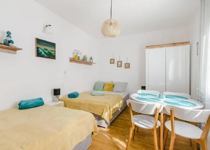 U Ewy! Goscinne Z Darmowym Parkingiem! Duze Ogrodzone Podworko! Centrum Ustki! Blisko Plazy! * Устка